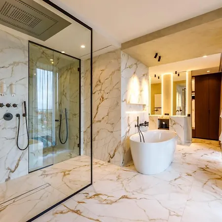 Szálloda The Cornr 4*