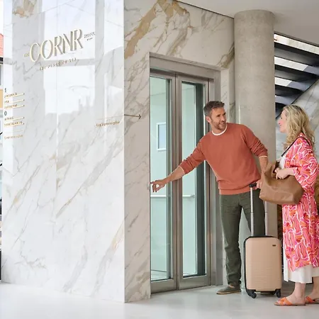 Hotel The Cornr 4*