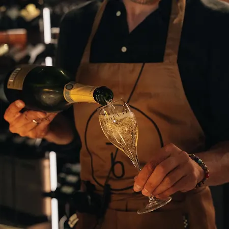 Szálloda The Cornr 4*