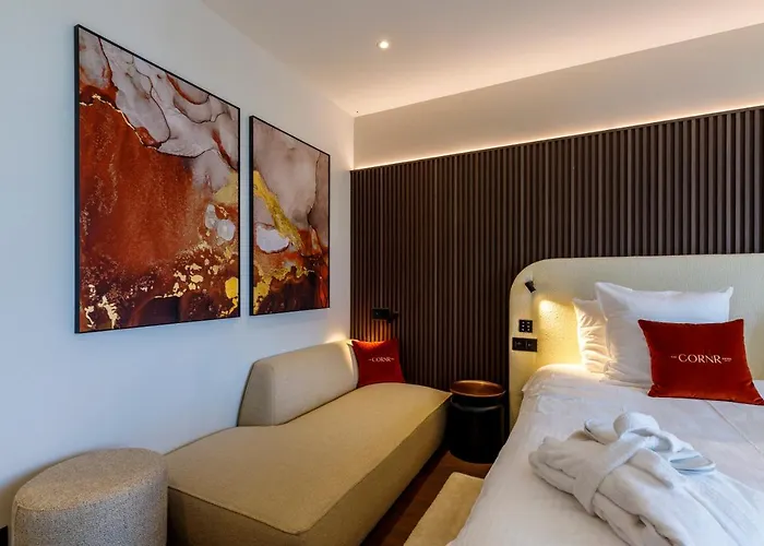 Hotel The Cornr